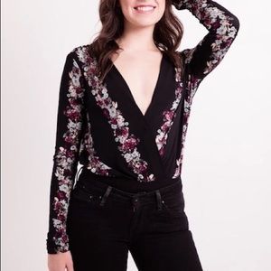 BCBGeneration | Floral Bodysuit with Plunge Neck S
